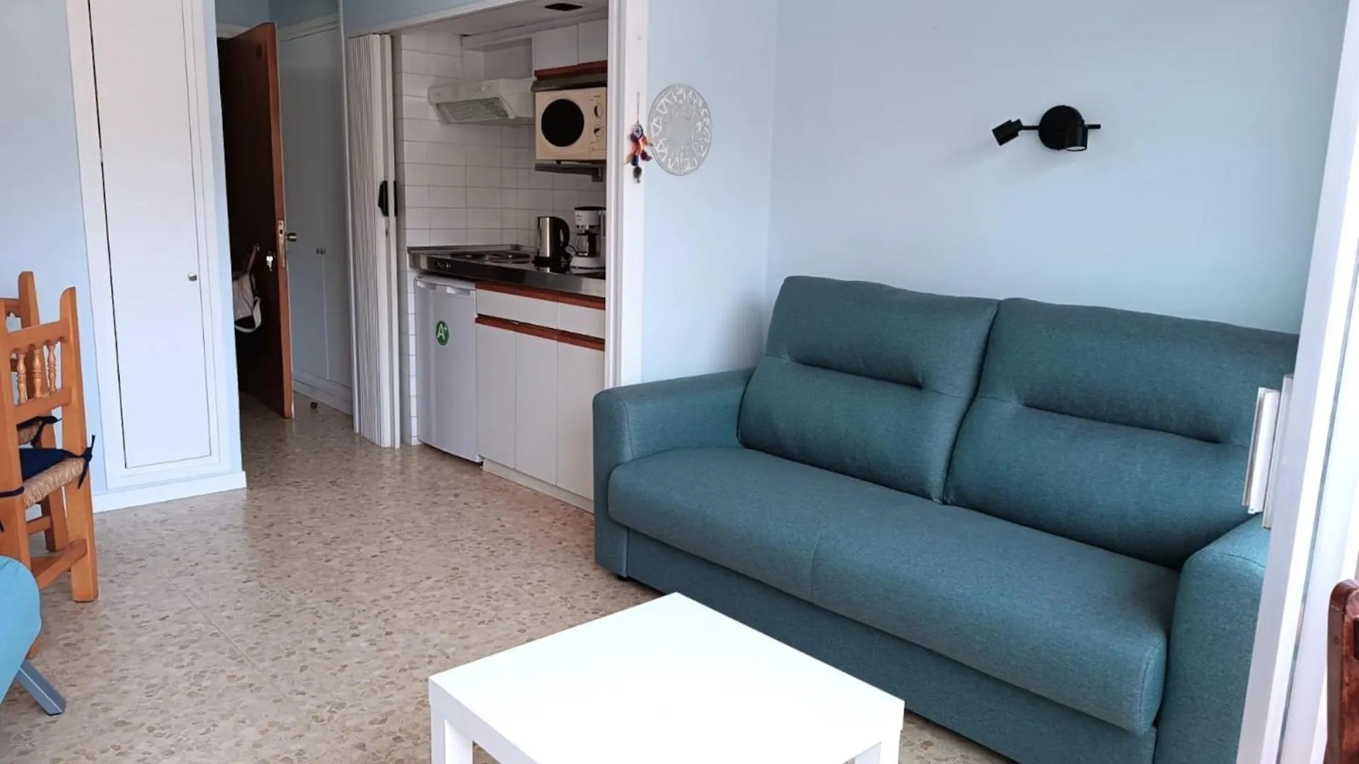 Vibrant Apartment Near Lloret Beach Lloret de Mar Espagne